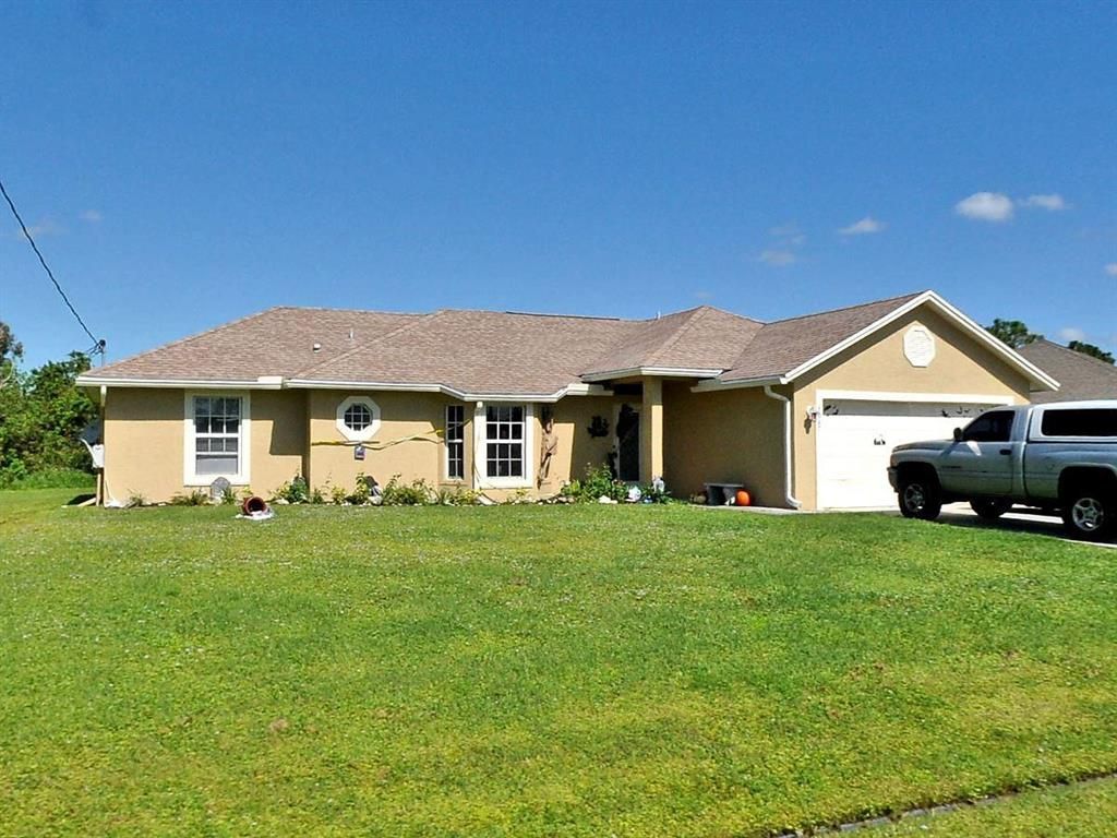 Photo of 1067 SW Coleman Avenue, Port Saint Lucie, FL 34953 (MLS # R10695726)