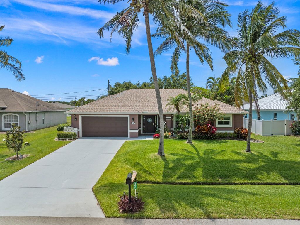Photo of 2318 SE Beechwood Terrace, Port Saint Lucie, FL 34952 (MLS # R10989483)