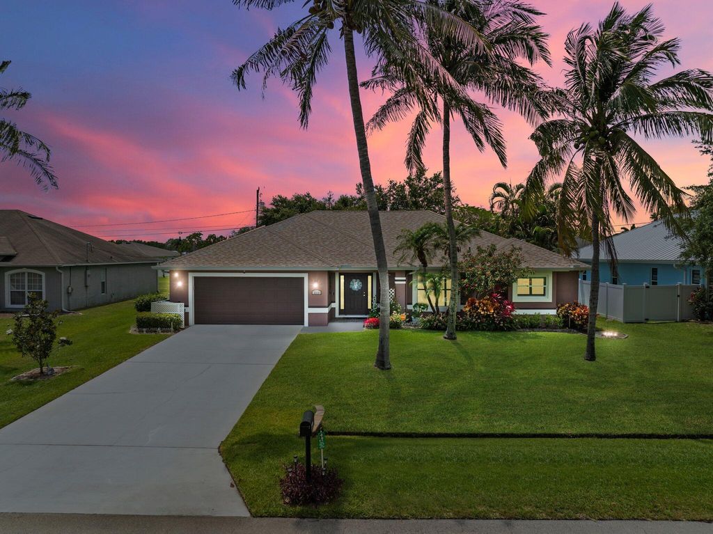 Photo of 2318 SE Beechwood Terrace, Port Saint Lucie, FL 34952 (MLS # R10989483)