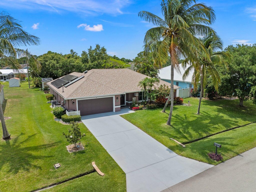 Photo of 2318 SE Beechwood Terrace, Port Saint Lucie, FL 34952 (MLS # R10989483)