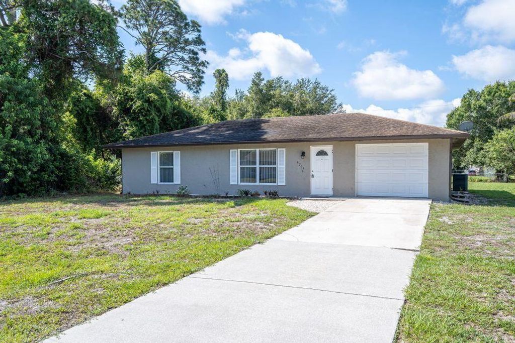 Photo of 6705 Brookline Avenue, Fort Pierce, FL 34951 (MLS # R10919980)