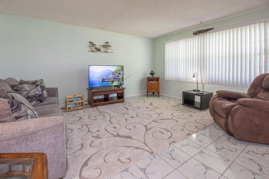 Welcome to this well taken care of 1 bedroom, 1 bathroom condominium for rent in Downtown Lake Worth beach with your water bill included in the rent!!!Minutes to shops, restaurants, and the beach.