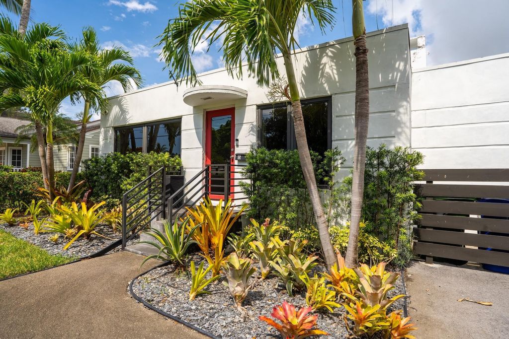 Photo of 15 S Victoria Park Road, Fort Lauderdale, FL 33301 (MLS # B26038844)