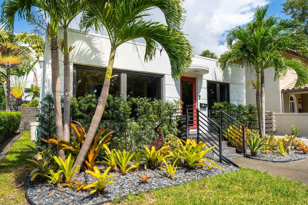 Photo of 15 S Victoria Park Road, Fort Lauderdale, FL 33301 (MLS # B26038844)