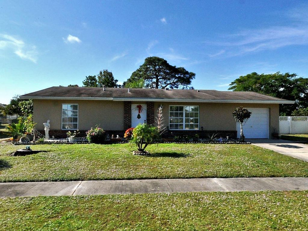 Photo of 184 NE Bracken Road, Port St Lucie, FL 34983 (MLS # R10860974)