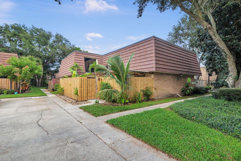 Photo of 620 6th Lane, Palm Beach Gardens, FL 33418 (MLS # R10940859)