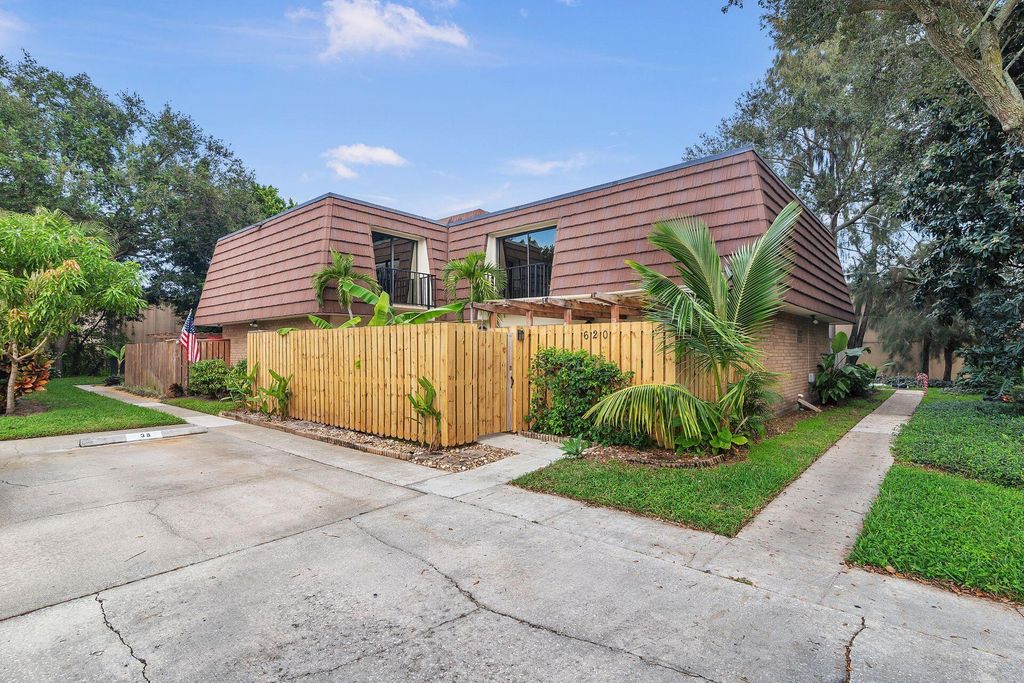 Photo of 620 6th Lane, Palm Beach Gardens, FL 33418 (MLS # R10940859)