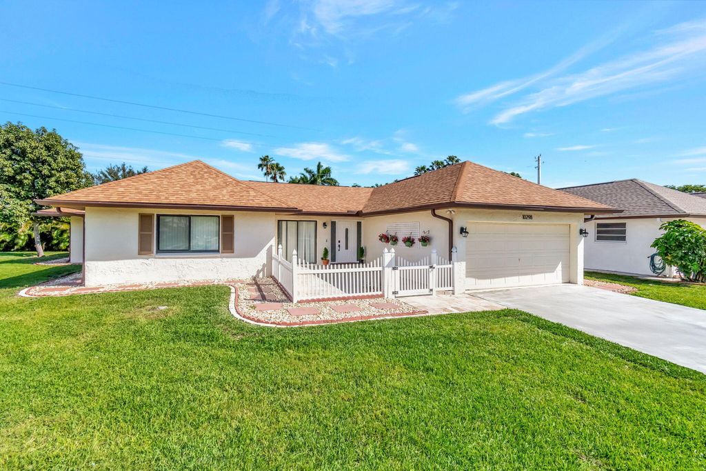 Photo of 10298 Greentrail Drive N, Boynton Beach, FL 33436 (MLS # R11137094)