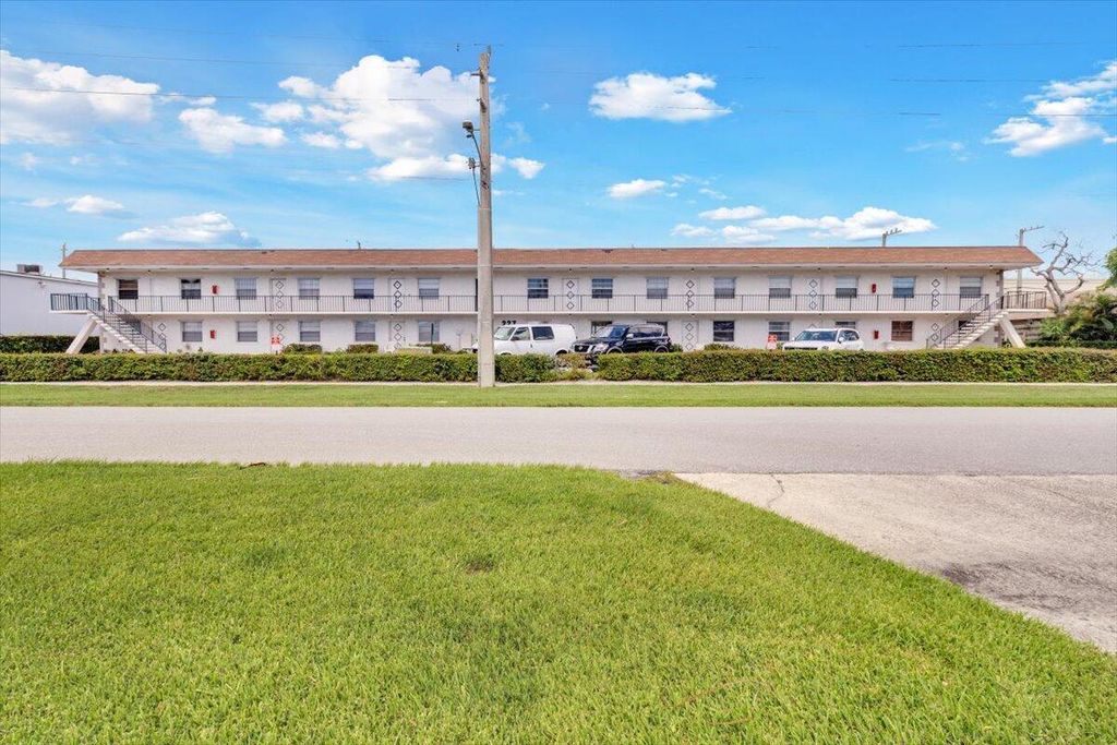 Photo of 227 Castlewood Drive #106, North Palm Beach, FL 33408 (MLS # R10994310)