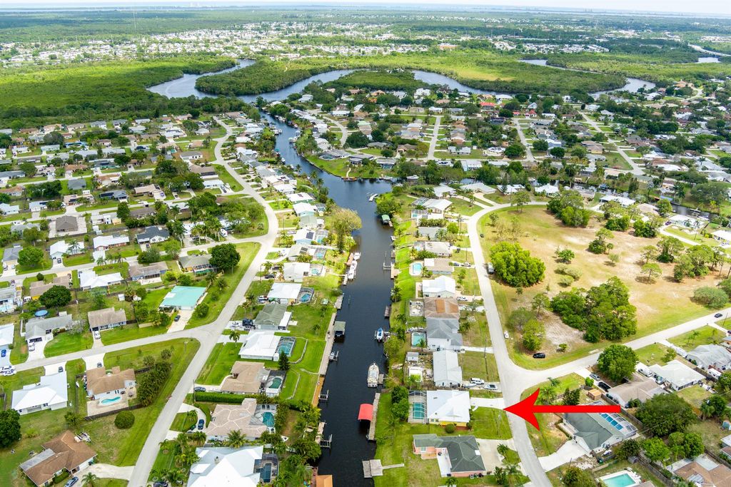 Photo of 615 SE Harborview Drive, Port St Lucie, FL 34953 (MLS # R10930686)