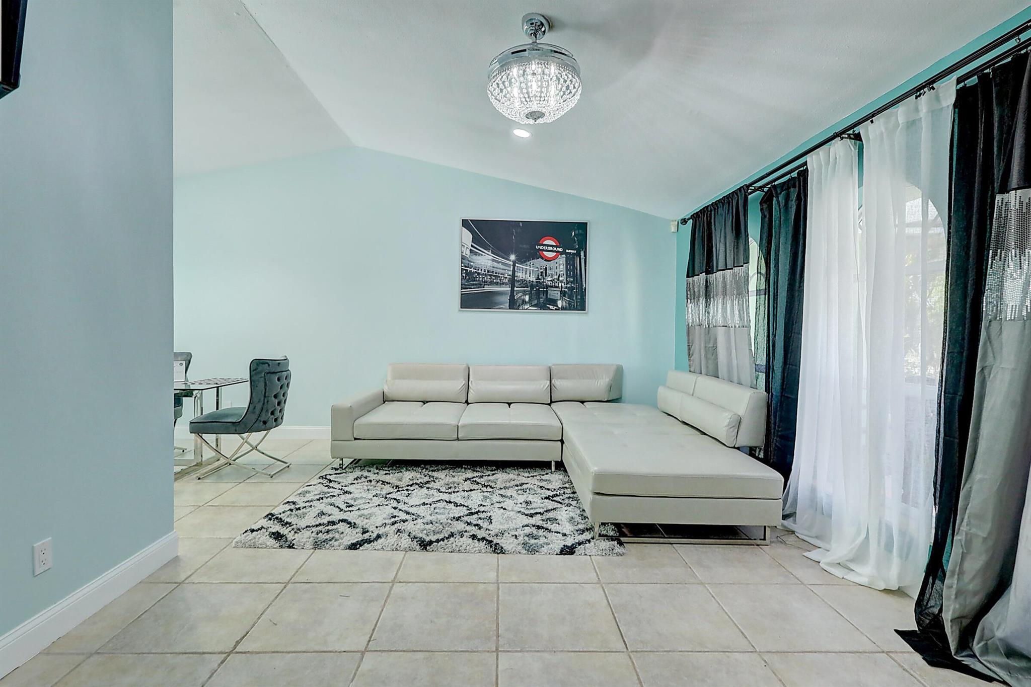 PORT ST LUCIE SECTION 4 - Residential Lease