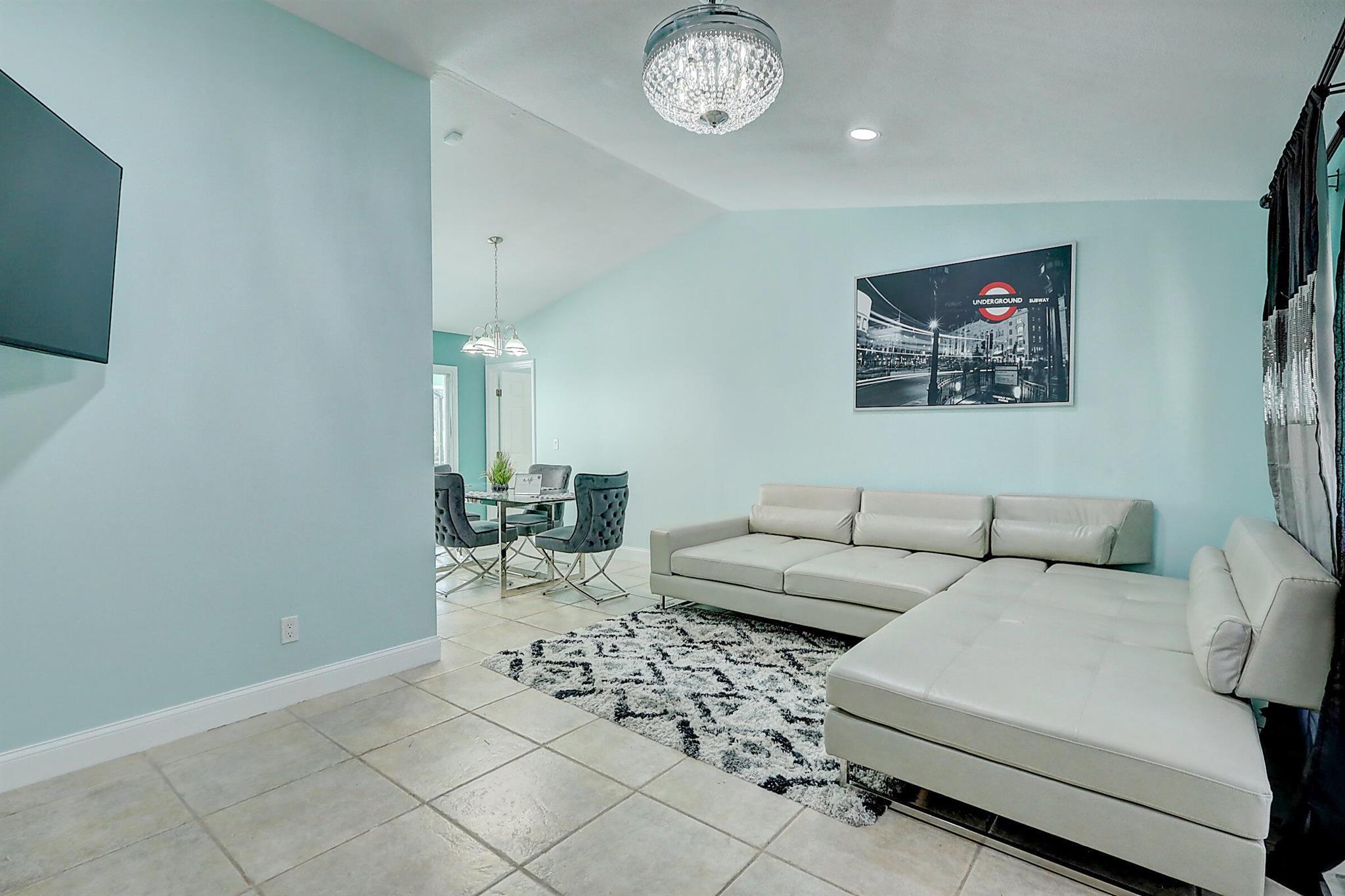 PORT ST LUCIE SECTION 4 - Residential Lease