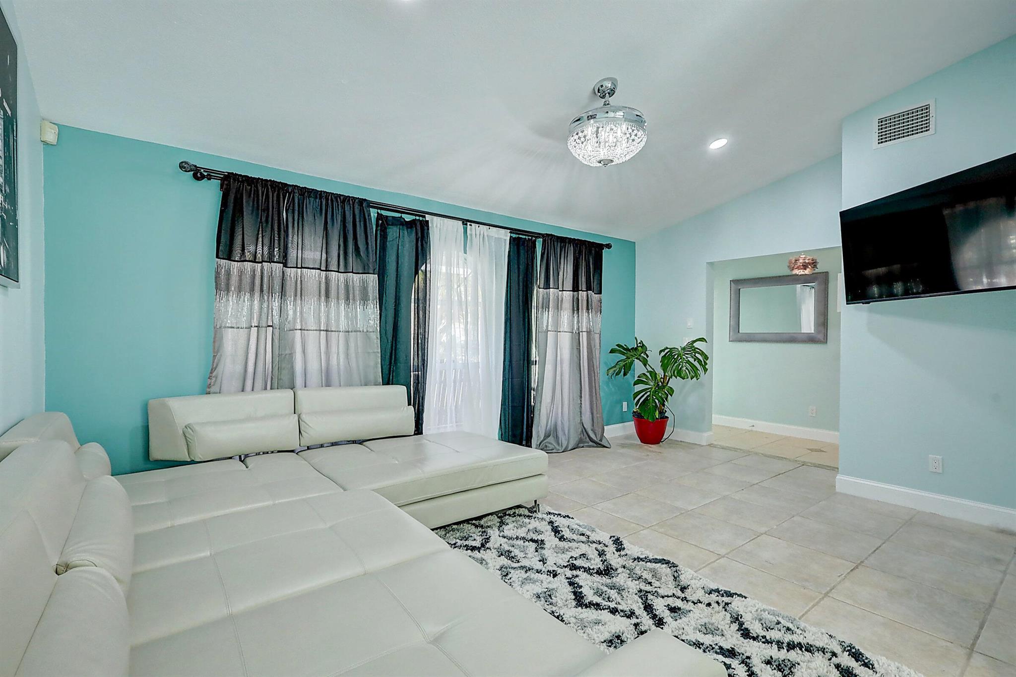 PORT ST LUCIE SECTION 4 - Residential Lease