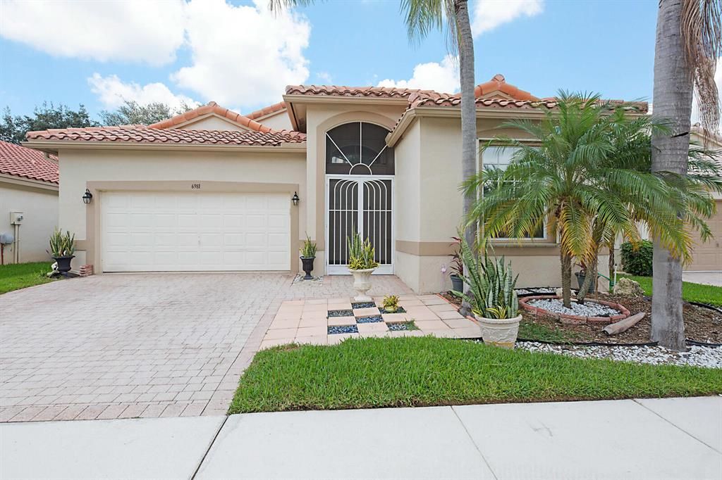 Photo of 6981 Castlemaine Avenue, Boynton Beach, FL 33437 (MLS # R10735945)