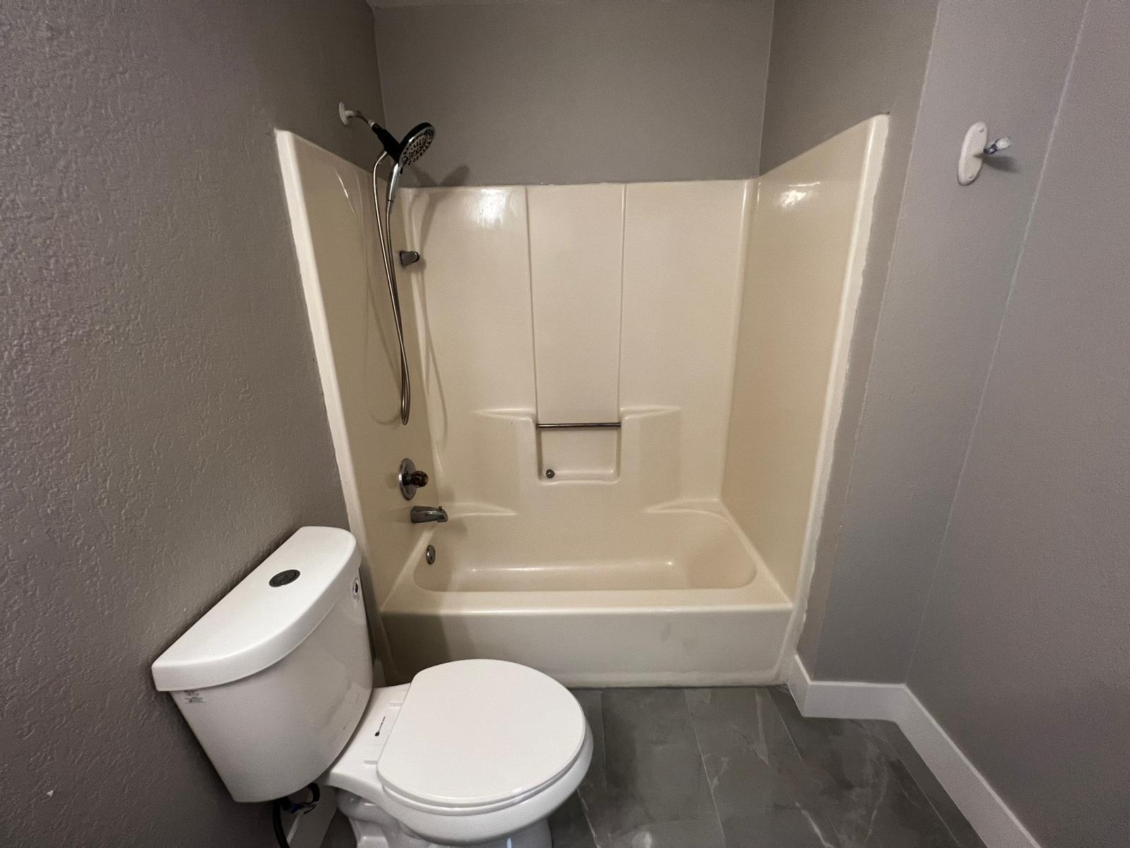 LAURA LANE UNREC ON AM-52 - Residential Lease