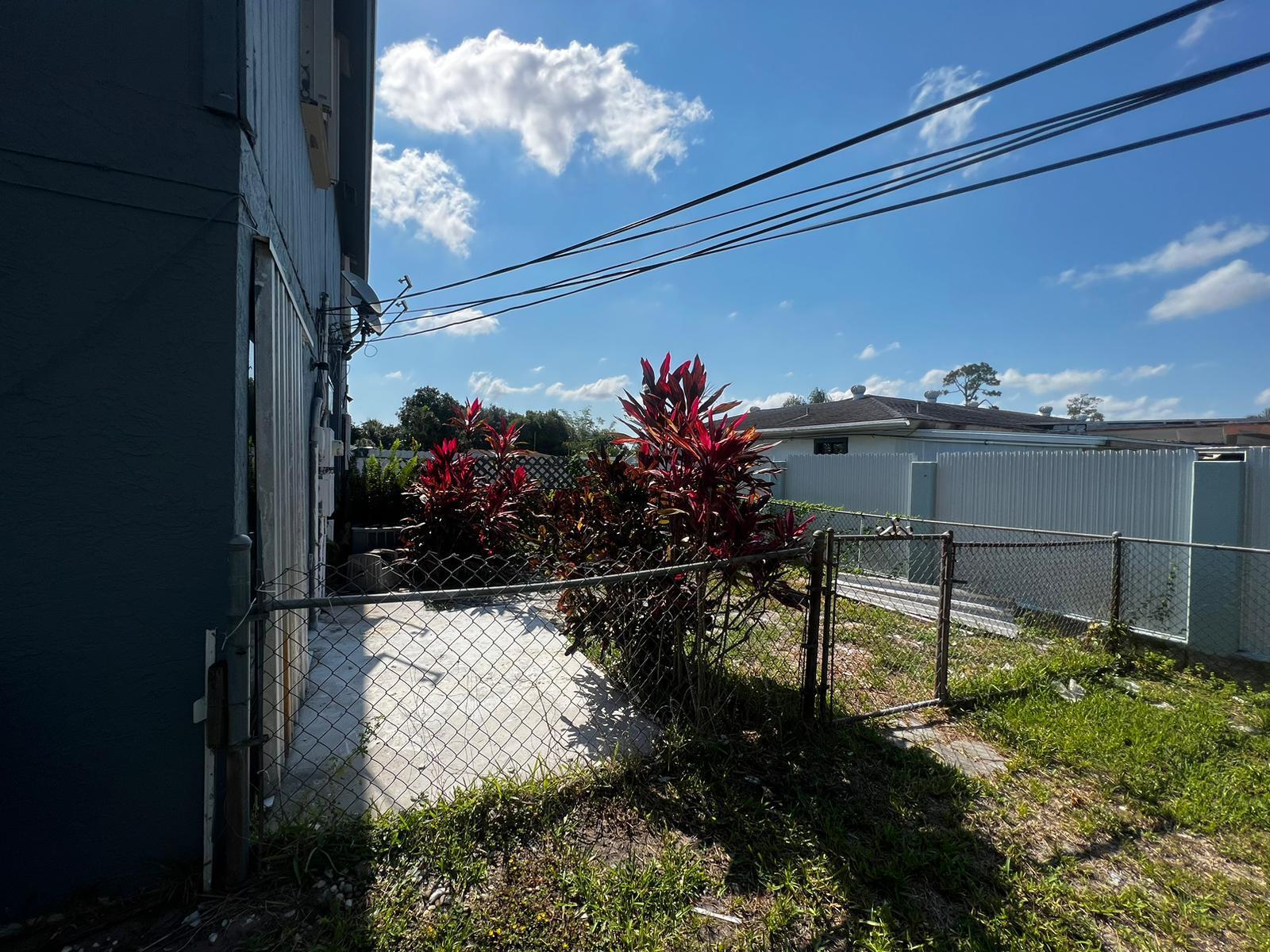 LAURA LANE UNREC ON AM-52 - Residential Lease