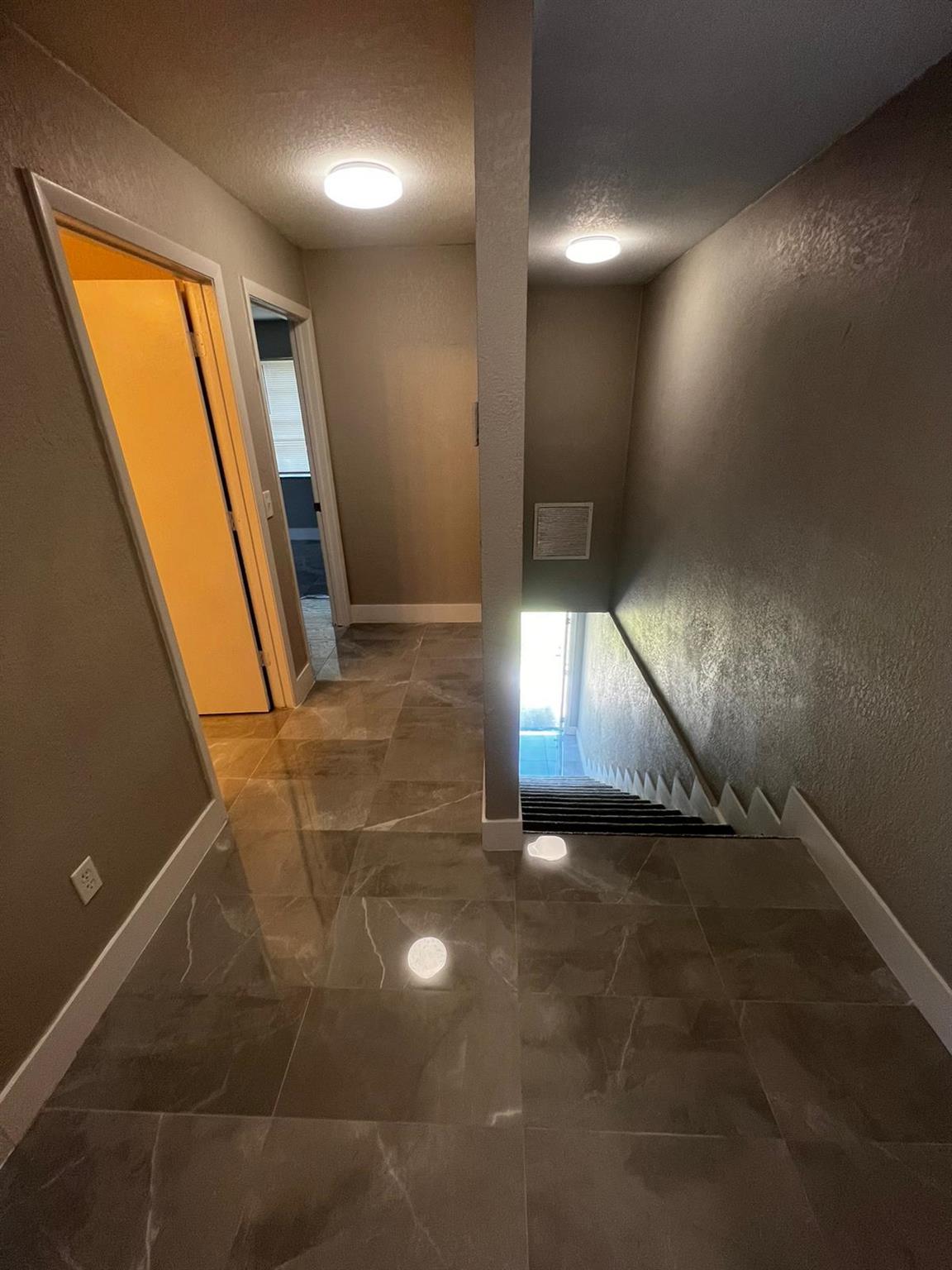 LAURA LANE UNREC ON AM-52 - Residential Lease