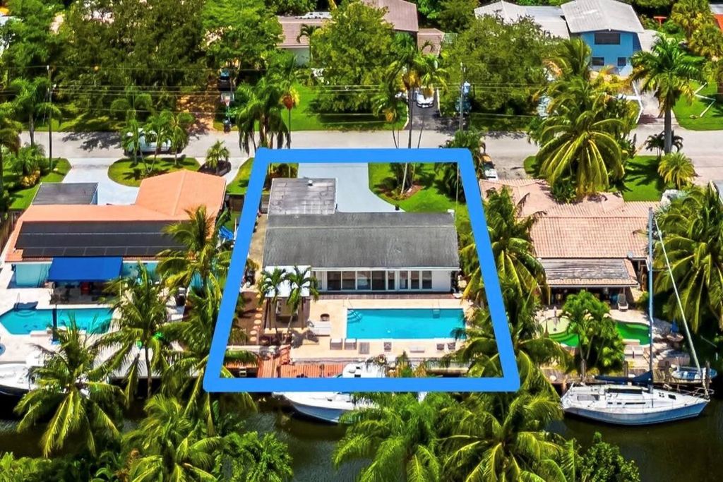 Photo of 1704 SW 4th Court, Fort Lauderdale, FL 33312 (MLS # B26023032)