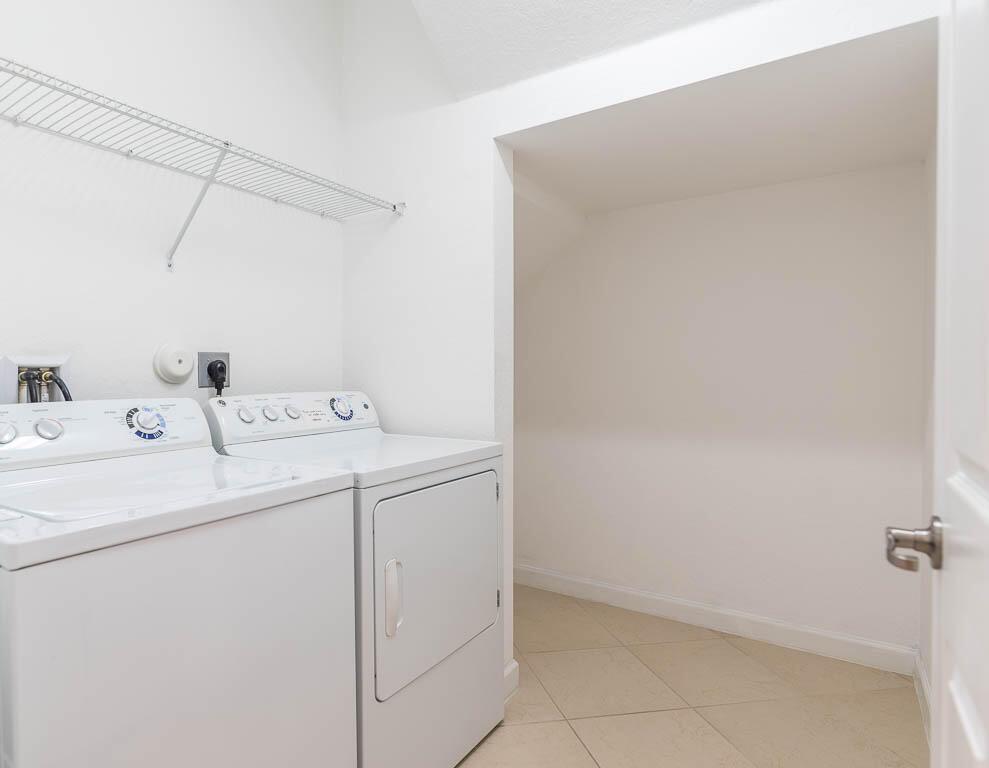 WELLINGTON PARC - Residential Lease