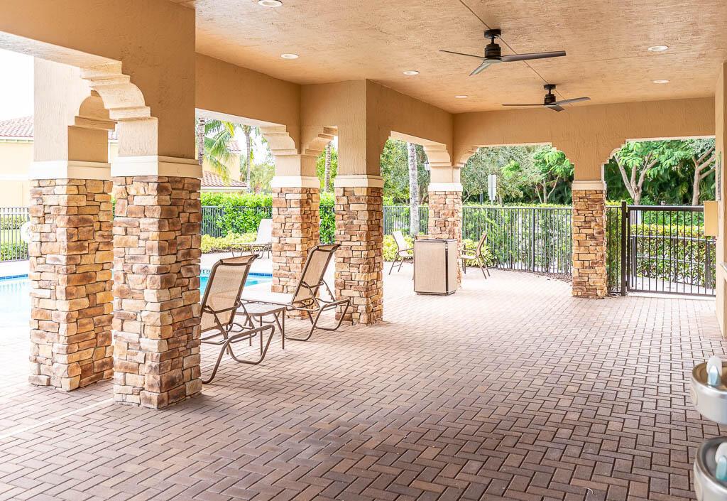 WELLINGTON PARC - Residential Lease