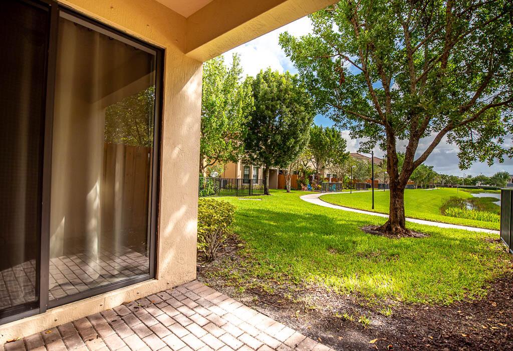 WELLINGTON PARC - Residential Lease