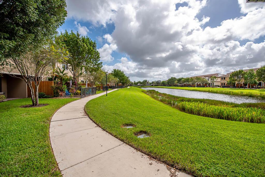 WELLINGTON PARC - Residential Lease