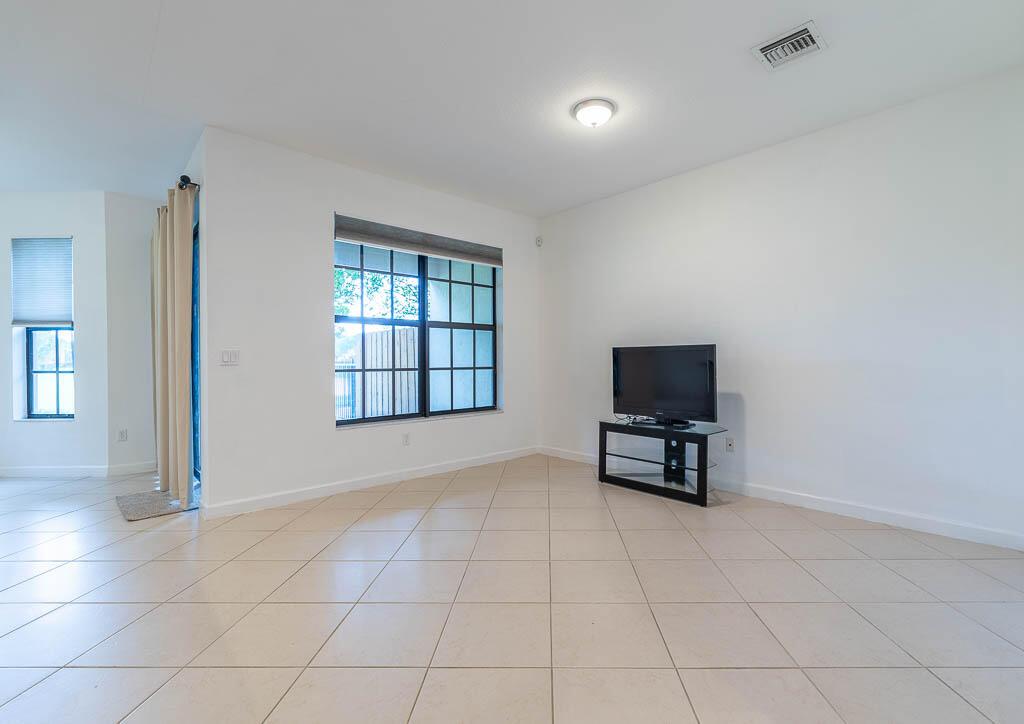 WELLINGTON PARC - Residential Lease