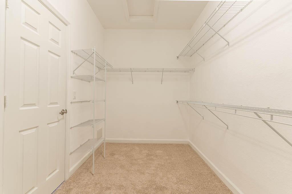 WELLINGTON PARC - Residential Lease