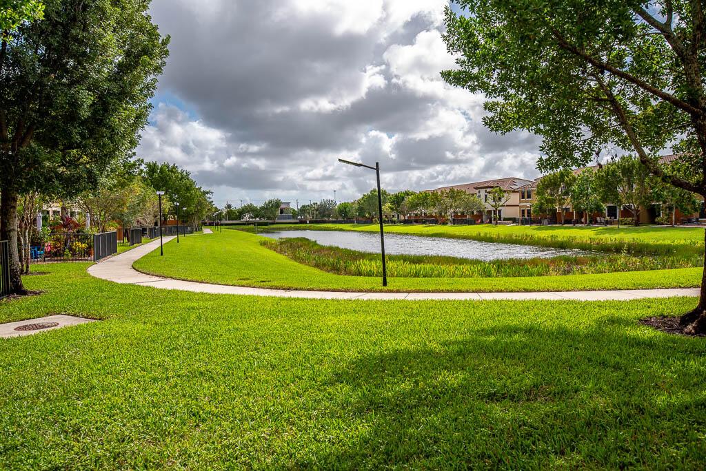 WELLINGTON PARC - Residential Lease