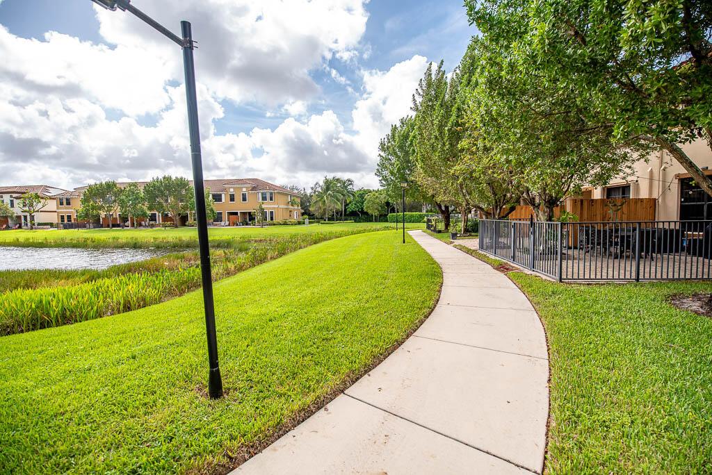 WELLINGTON PARC - Residential Lease