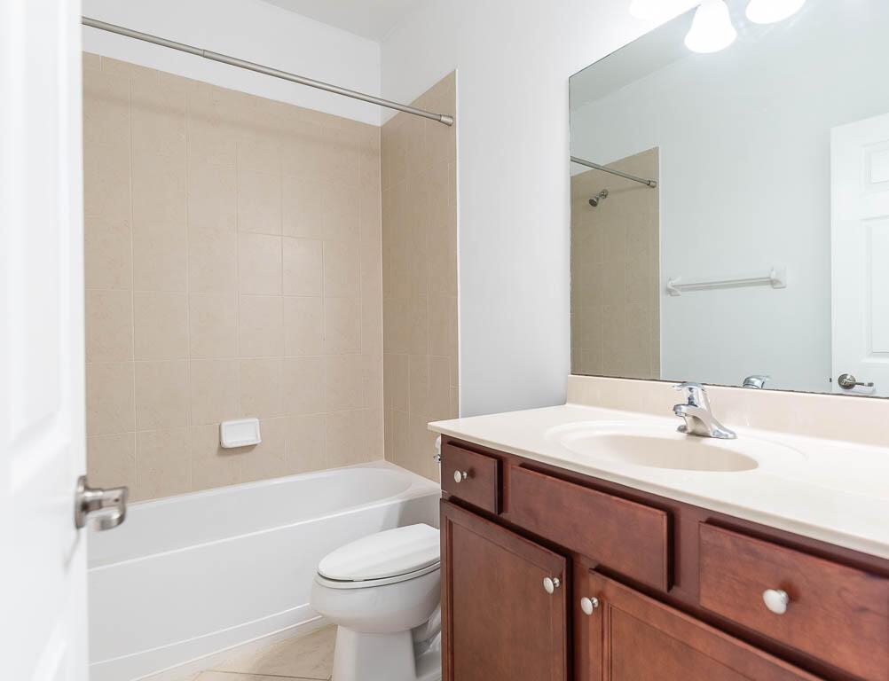 WELLINGTON PARC - Residential Lease