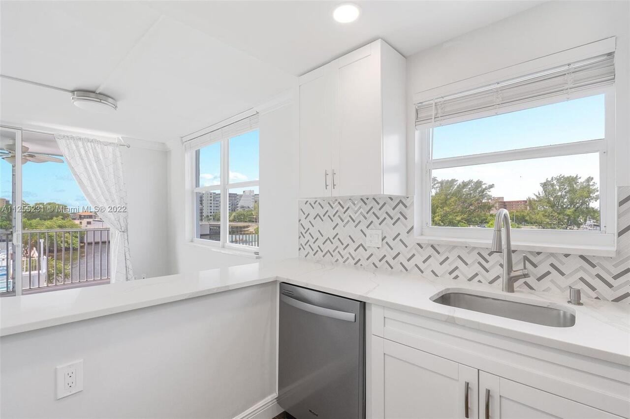 INTRACOASTAL TOWER - Residential Lease