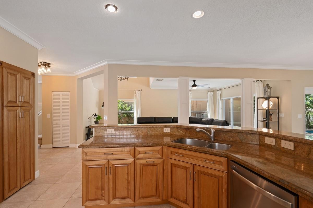 MAPLEWOOD - Residential