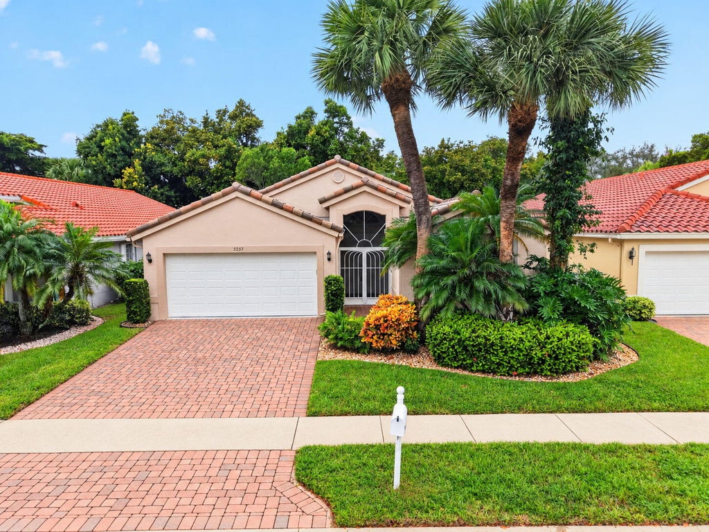 Photo of 5257 GLENVILLE Drive, Boynton Beach, FL 33437 (MLS # B26092339)