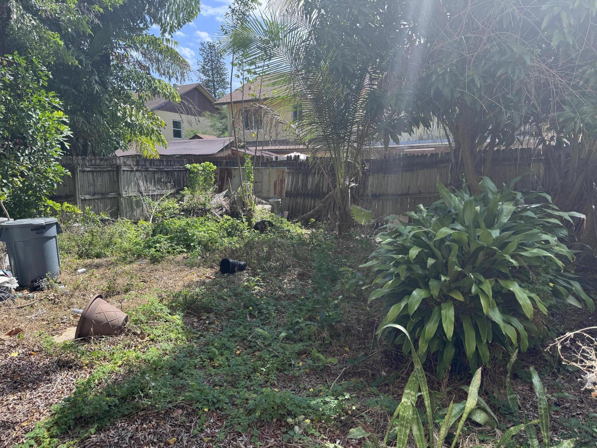 LAKE ISLAND - Residential