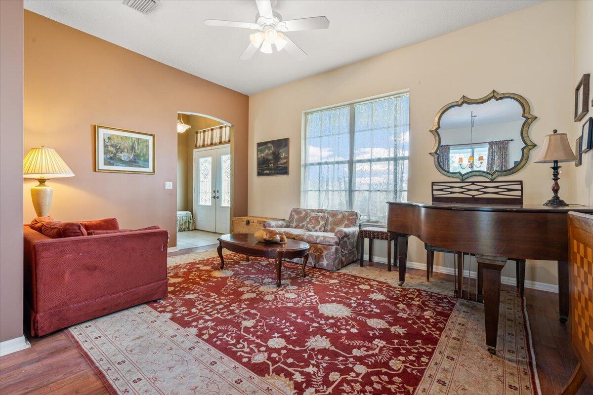 482 SW South Quick Circle