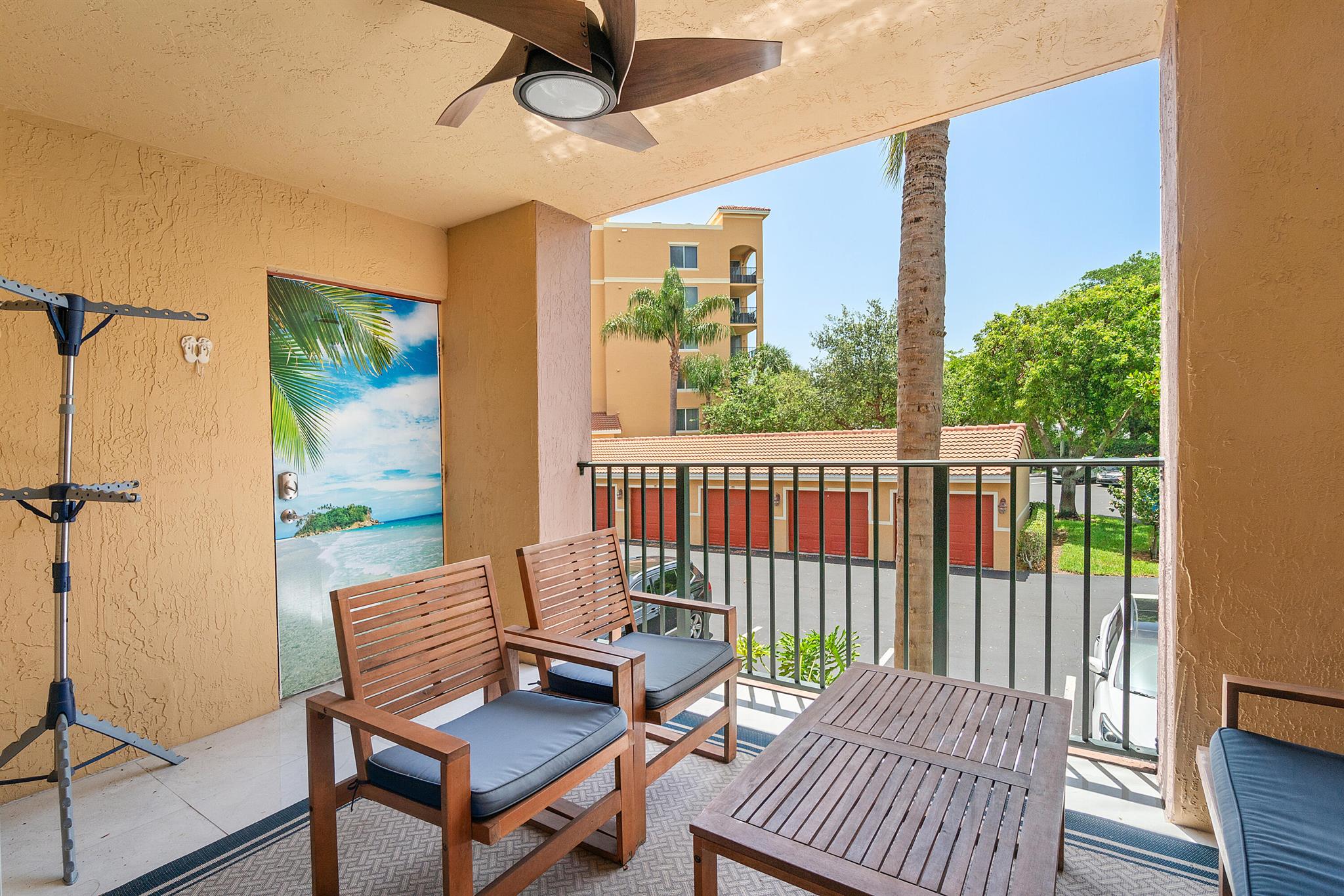 HYPOLUXOS MARINERS CAY CO - Residential