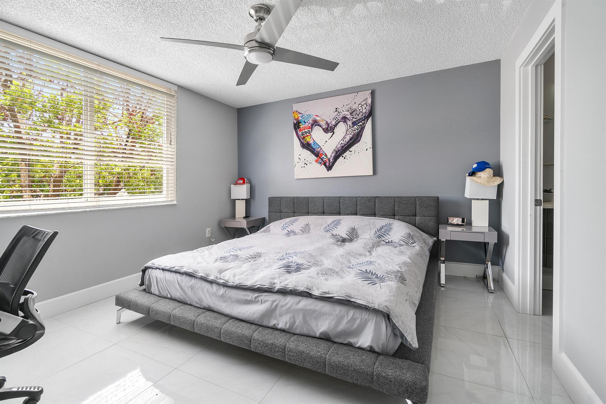 HYPOLUXOS MARINERS CAY CO - Residential