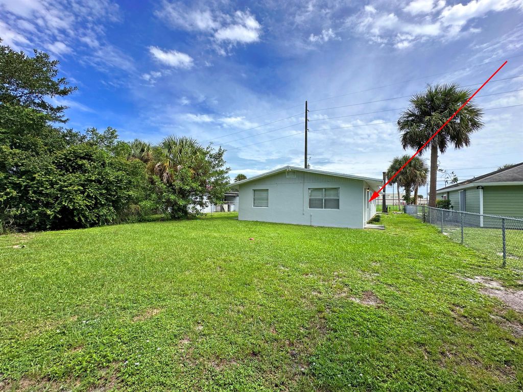 Photo of 1107 N 21st Street #B, Fort Pierce, FL 34950 (MLS # R11128017)