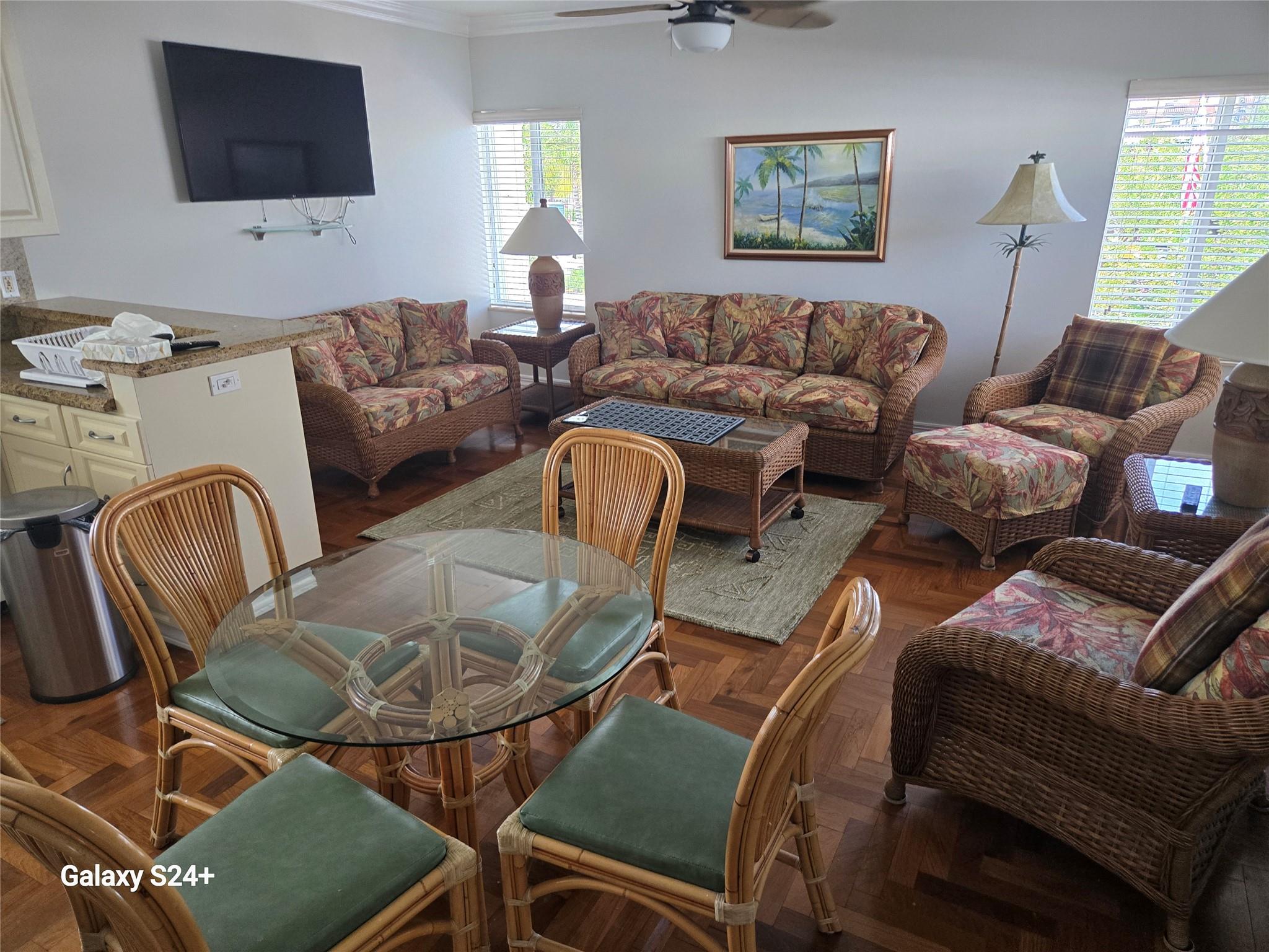 front and rear access-above VINNY'S Restaurant.
fully furnished-2 TV'S, KING size bed. 2nd bedroom is better suited as a den or home office.
washer/dryer in unit
1 assigned parking space in rear of building
no pets
minimum credit score 650
fabulous location for the ocean/dining/sightseeing