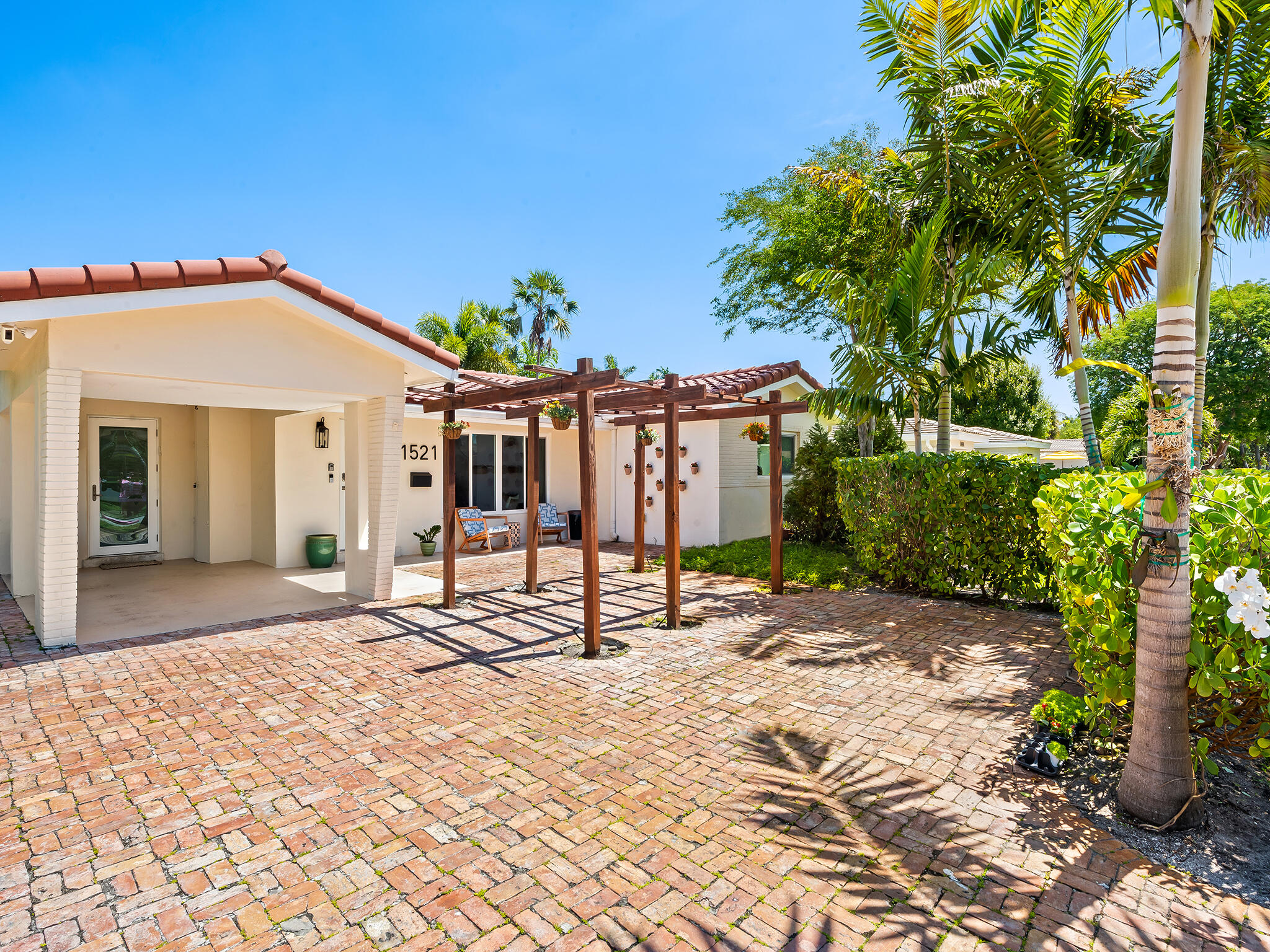 1521 NE 40th Court