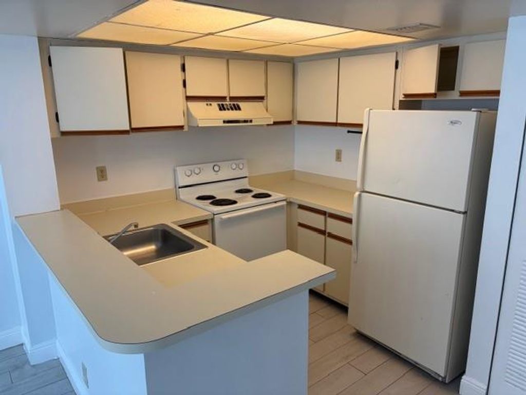 Photo of 752 Executive Center Drive #21, West Palm Beach, FL 33401 (MLS # F10546443)