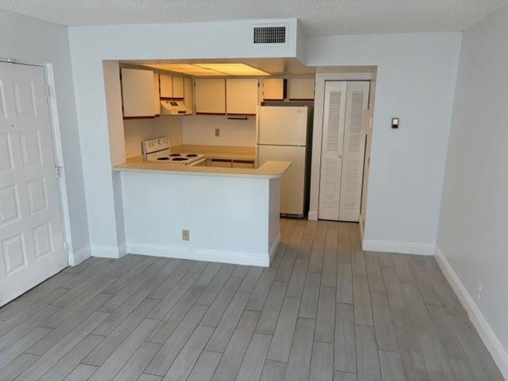 Photo of 752 Executive Center Drive #21, West Palm Beach, FL 33401 (MLS # F10546443)