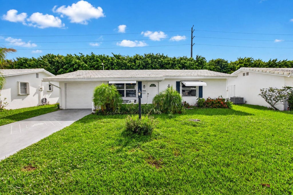 Photo of 400 SW 8TH Place, Boynton Beach, FL 33426 (MLS # B26073482)