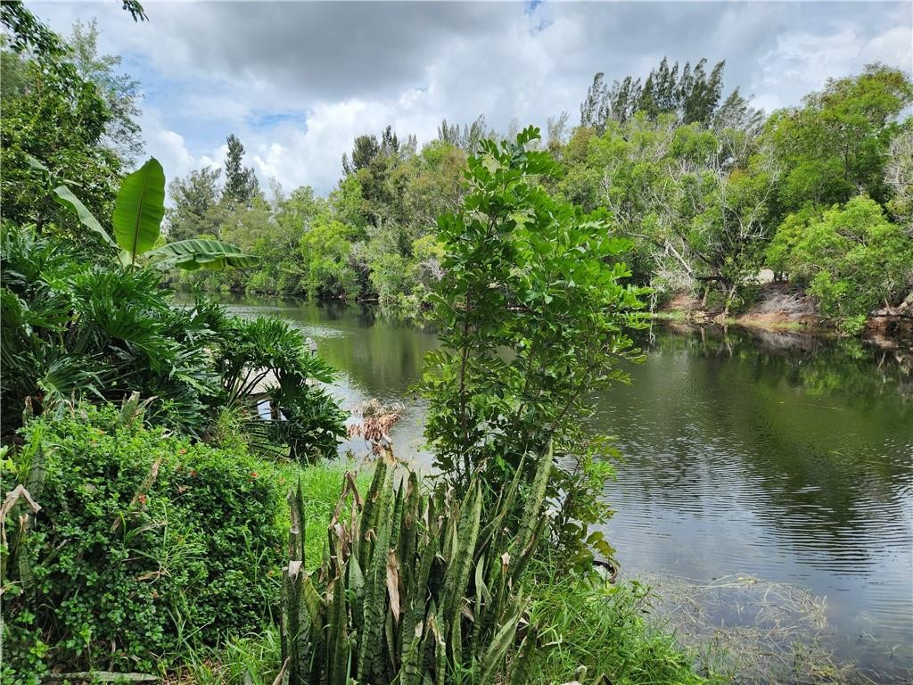 LAKE ISLAND - Residential