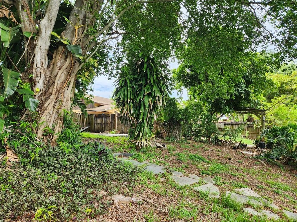 LAKE ISLAND - Residential