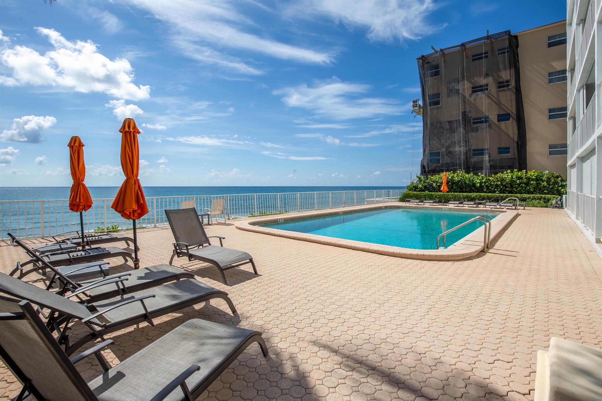 PALM BEACH WINDEMERE COND - Residential