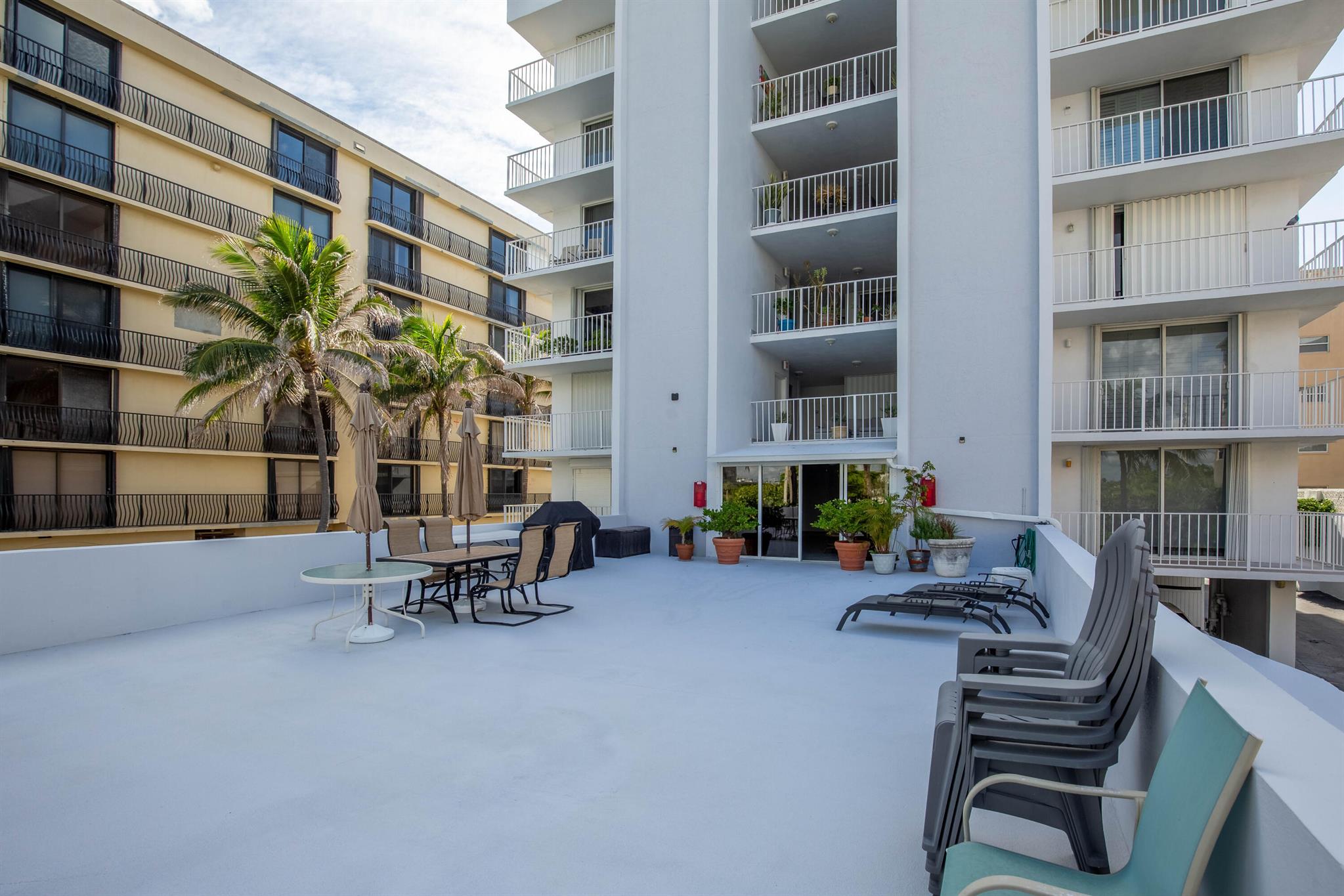 PALM BEACH WINDEMERE COND - Residential