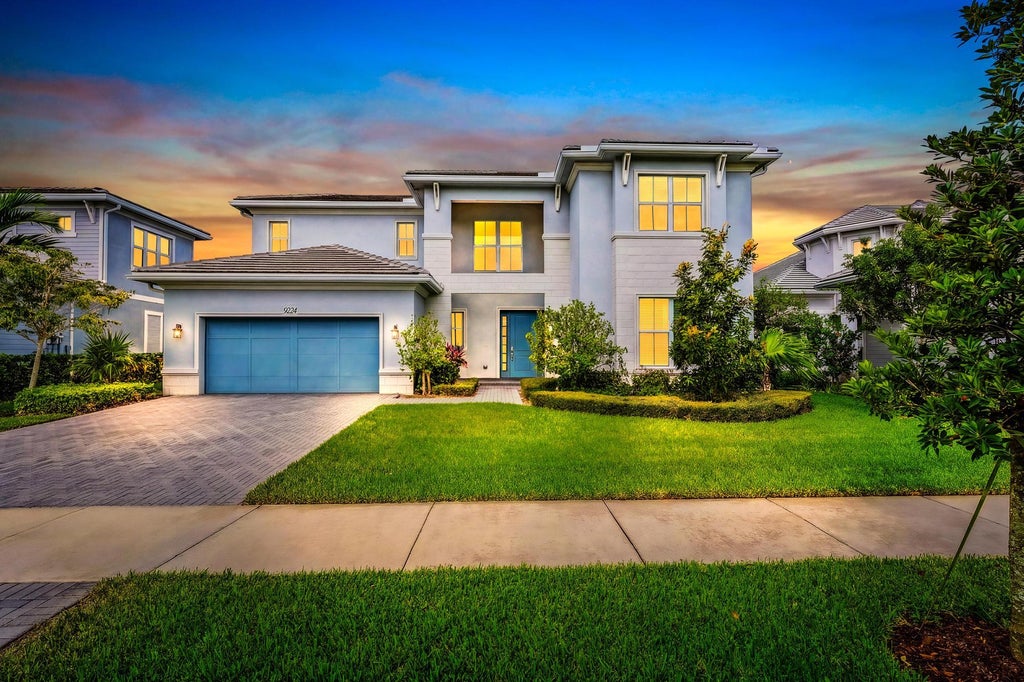 Photo of 9224 CRESTVIEW Circle, Palm Beach Gardens, FL 33412 (MLS # B26087810)