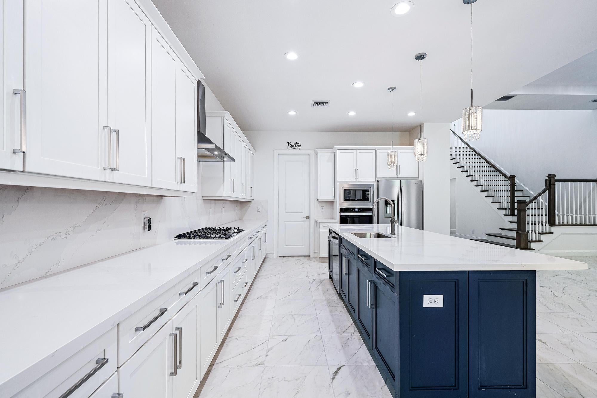 9224 CRESTVIEW Circle